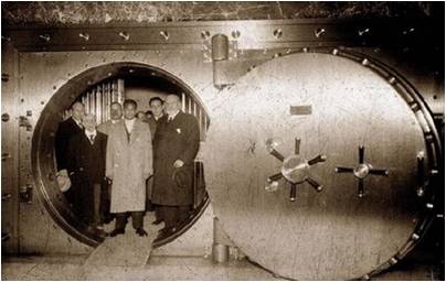 Inauguración de la Cámara acorazada del Banco de España, Madrid (1936) Inauguración de la Cámara acorazada del Banco de España, Madrid (1936)